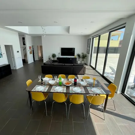 Casa Iroko - A Modern Villa, With Private Pool, In A Quiet Area Βίλα *