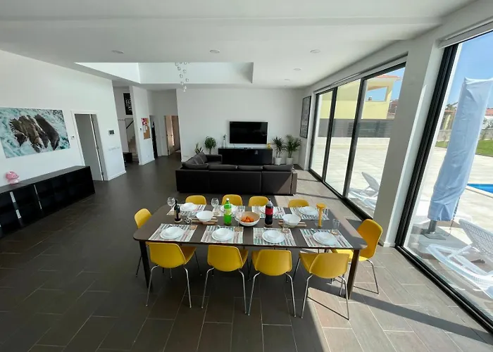 Casa Iroko - A Modern Villa, With Private Pool, In A Quiet Area 别墅 *